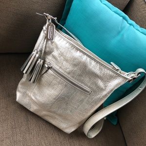 🎉Coach silver metallic shoulder/crossbody bag